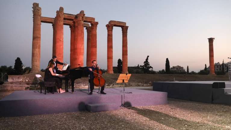 Εντυπωσίασε η εκδήλωση της ελληνικής προεδρίας του Συμβουλίου της Ευρώπης στον Ναό του Ολυμπίου Διός