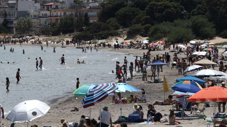 Καιρός για παραλία με ζέστη σε όλη τη χώρα - Στους 32 βαθμούς η θερμοκρασία