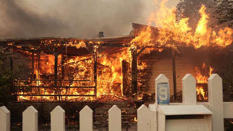 Kυβερνητικός εκπρόσωπος: Το απόγευμα ανακοινώνονται τα μέτρα στήριξης για τους πυρόπληκτους