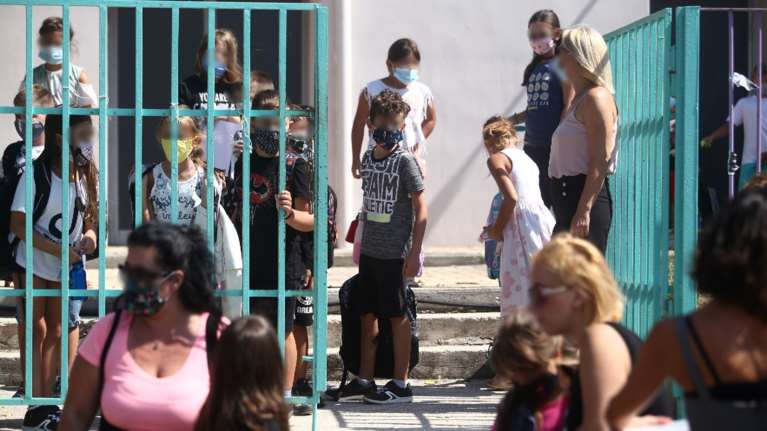 Κεραμέως: Λιγότερα κρούσματα σε ηλικίες 4 -18 τώρα σε σχέση με τον Αύγουστο