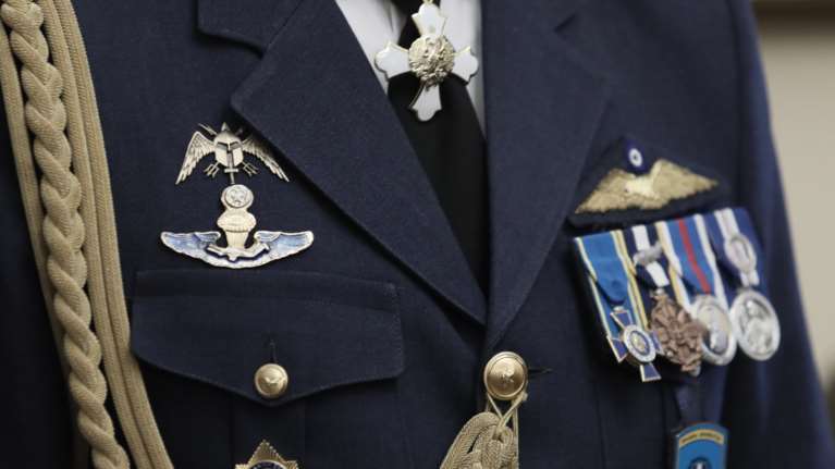 Ο γιατρός "μαϊμού" υποδυόταν και τον αξιωματικό της Αεροπορίας και μοίραζε μεταθέσεις