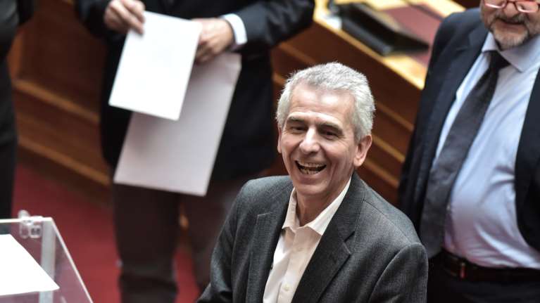 Κόλαση στη Βουλή με τη &quot;γκάφα&quot; Καλογιάννη- Ακυρη η ψηφοφορία για τον Παπαγγελόπουλο φωνάζει ο ΣΥΡΙΖΑ