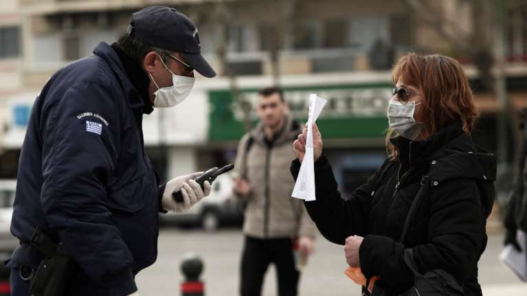 Κορονοϊος: Αυξάνεται το πρόστιμο στα 500 ευρώ για όσους παραβιάζουν τα μέτρα