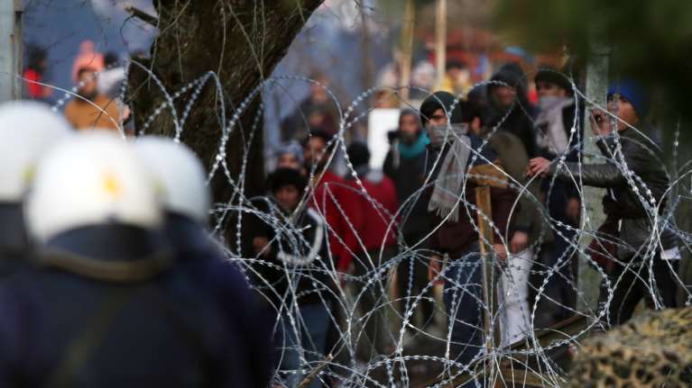 &quot;Καραβάνια&quot; μεταναστών και προσφύγων στα σύνορα - Δημιουργούν νέα Ειδομένη
