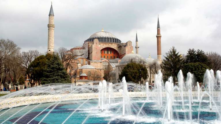 UNESCO: Θα αξιολογήσει εκ νέου το καθεστώς της Αγιά Σοφιάς μετά την απόφαση Ερντογάν να την κάνει τζαμί