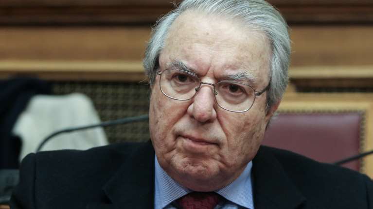 Ο Γιώργος Μπαμπινιώτης "ξαναχτυπά": Ο ταφών και τα ρομπότ, δύο ενδιαφέρουσες λέξεις