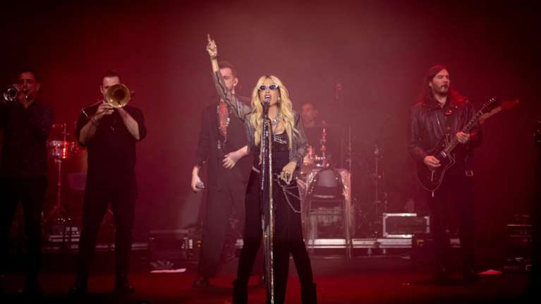 Κλειστό το κέντρο που τραγουδάει η Άννα Βίσση λόγω της τραγωδίας των Τεμπών - &quot;Ως ελάχιστο φόρο τιμής στα θύματα&quot;