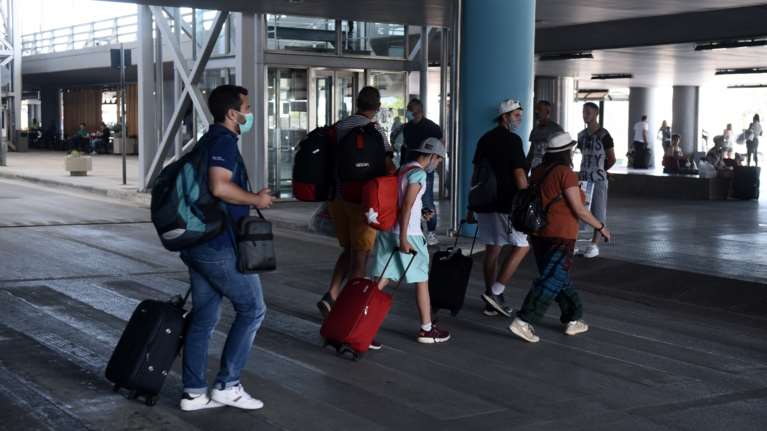 Επίσημη πρώτη για τον τουρισμό με 9.000 μοριακά τεστ - Παρακολούθηση των δεδομένων μέσω τεχνητής νοημοσύνης