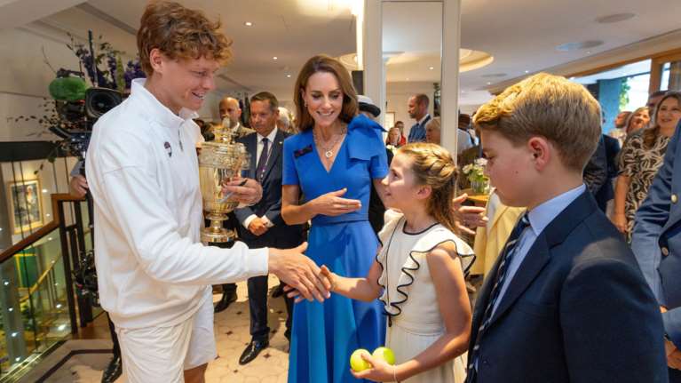 Γλυκιά στιγμή στο Wimbledon: Η Κέιτ ζήτησε από τον νέο πρωταθλητή μια μπάλα για τον γιο της πρίγκιπα Λούις [βίντεο]
