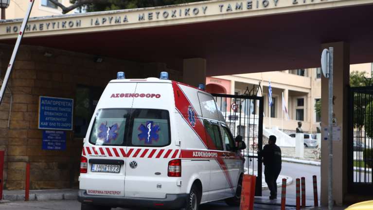 Σάλος στο ΝΙΜΤΣ: Ανεμβολίαστοι διοικητής και γιατρός κυκλοφορούν ανενόχλητοι - Η κυβέρνηση ζητά παραιτήσεις