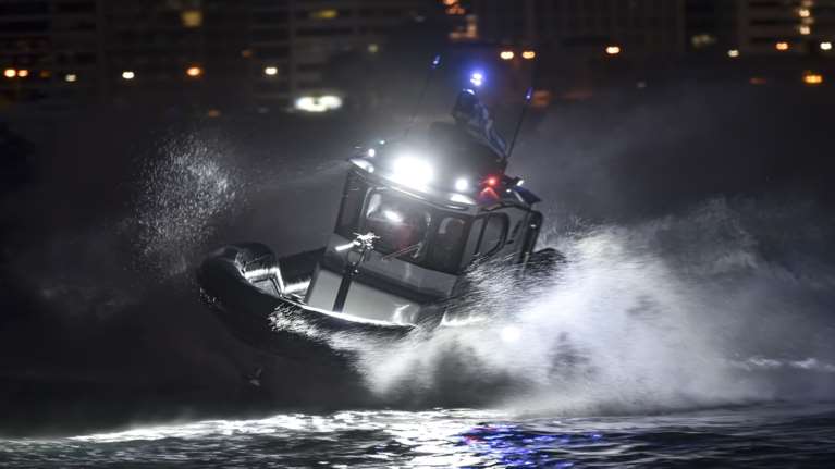 Φωτιά σε θαλαμηγό ανοιχτά του Κουφονησίου: Οι 22 επιβαίνοντες μεταφέρθηκαν στο λιμάνι