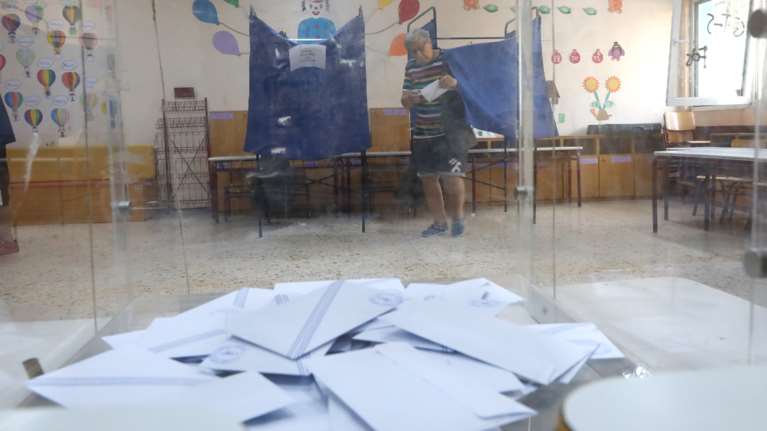 Με ποια κριτήρια ψηφίζουν οι πολίτες: Κυρίαρχος ο ρόλος του συναισθήματος και των ΜΜΕ στην επιλογή