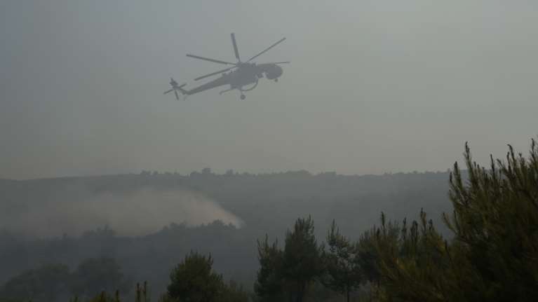 Φωτιά στις Κεχριές: Για ολιγωρία κάνει λόγο ο ΣΥΡΙΖΑ- Αβάσιμες οι κατηγορίες για τα εναέρια μέσα, λέει η πολιτική προστασία