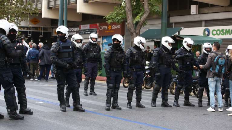 Πώς το ΚΚΕ αιφνιδίασε δύο φορές την Αστυνομία - Προσαγωγές και &quot;πόλεμος&quot; στο κέντρο της Αθήνας