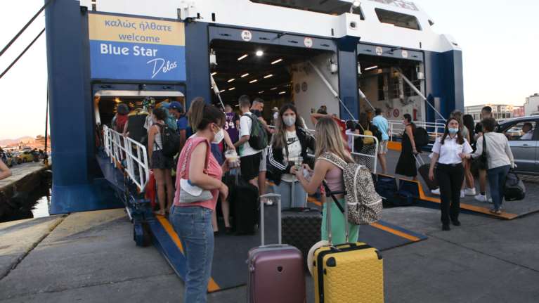 Απλησίαστα τα ακτοπλοϊκά εισιτήρια - Πόσο θα κοστίσει το ταξίδι σε νησί για μια τετραμελή οικογένεια