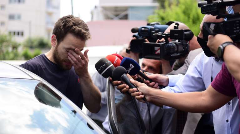 Γλυκά Νερά: Η πρώτη φορά που μίλησε στις κάμερες ο 32χρονος πιλότος - Ήρεμος, αλλά αγχωμένος [Βίντεο]