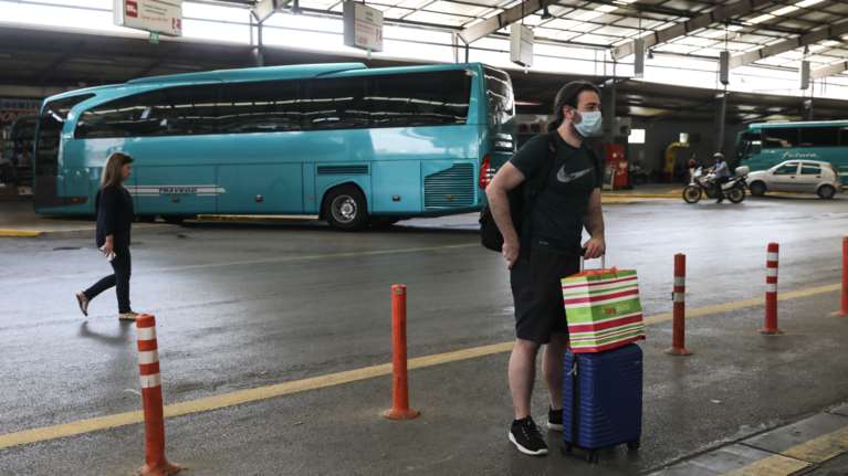 Κορονοϊός: 200 λεωφορεία ΚΤΕΛ στους δρόμους της Αττικής - Πιο συχνά τα δρομολόγια