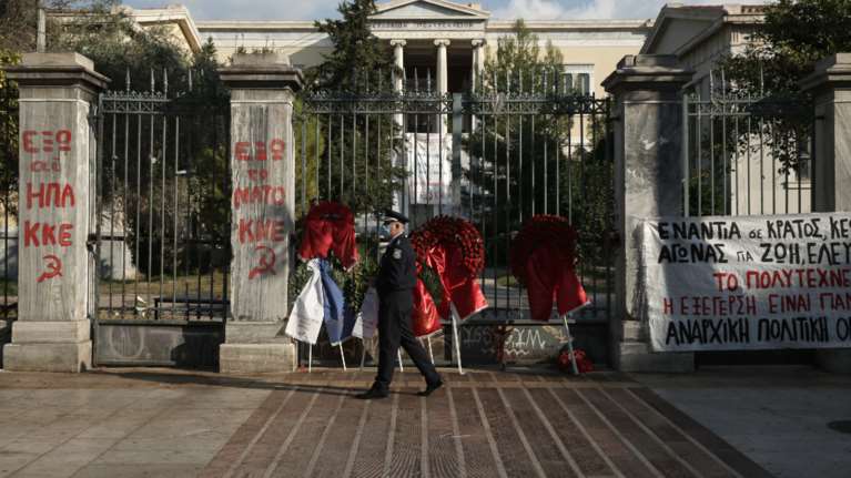 Κόντρα Χρυσοχοΐδη - Τσίπρα για το πρόστιμο σε γυναίκα στο Πολυτεχνείο: &quot;Η συμπόνια του ΣΥΡΙΖΑ άργησε πάλι&quot;