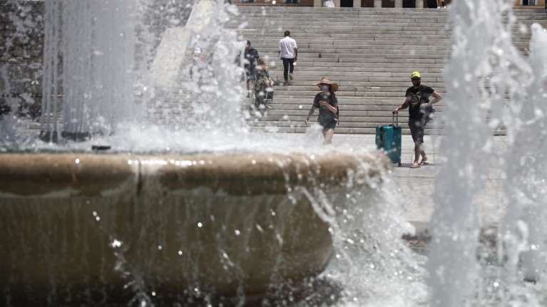 Καιρός: Ανεβαίνει και άλλο η θερμοκρασία σήμερα - Τους 34 βαθμούς θα φτάσει ο υδράργυρος