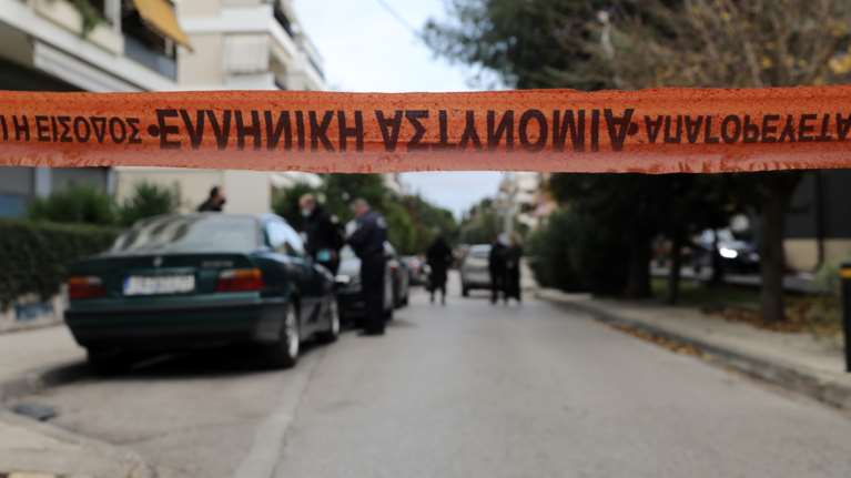Συγκλονιστικές εικόνες από την δολοφονική επίθεση στα Βριλήσσια - Γνωστός άνθρωπος της νύχτας ο νεκρός