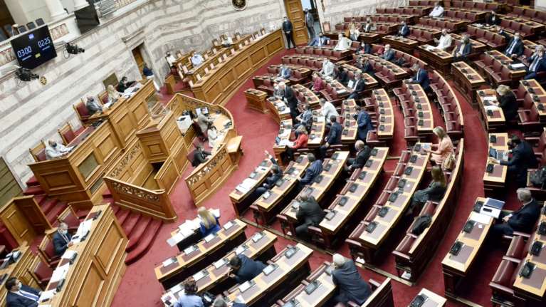 Βουλή: Ψηφίστηκε το νομοσχέδιο για την ιθαγένεια - Στη συζήτηση ο νόμος για Χρυσή Αυγή