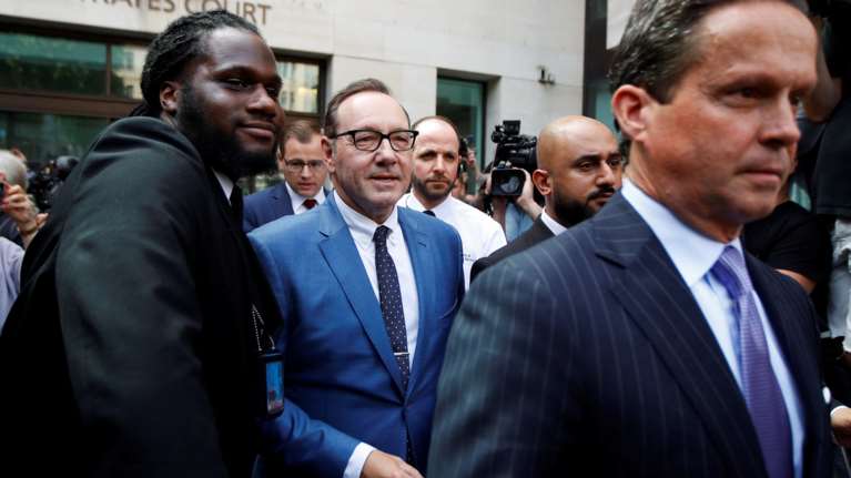 Κέβιν Σπέισι: Δικάζεται στη Βρετανία - Αρνείται τις κατηγορίες για σεξουαλική κακοποίηση τριών ανδρών