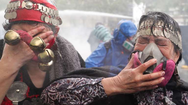 Χιλή: Επεισόδια με νεκρή και τραυματίες σε πορεία αυτοχθόνων Μαπούτσε	[εικόνα - βίντεο]