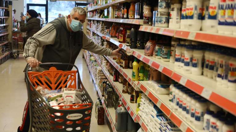 Ο κορονοϊός αλλάζει τις συνήθειες των καταναλωτών- Στρέφονται στα προϊόντα ελληνικής προέλευσης