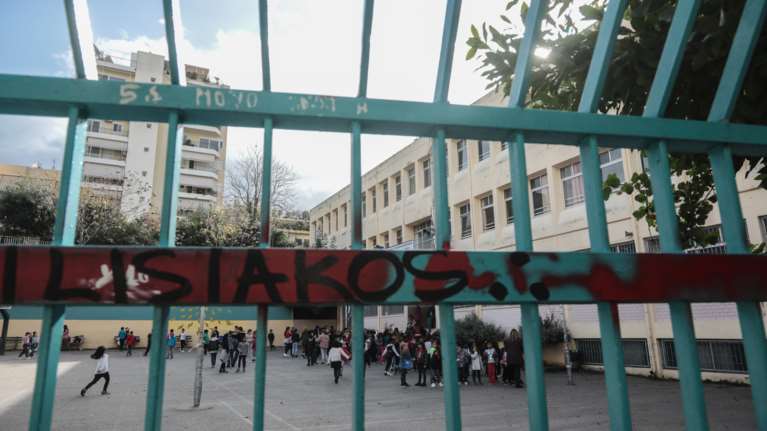 Κρήτη: Απέβαλαν τους μαθητές για κατανάλωση αλκοόλ μέσα στο σχολείο