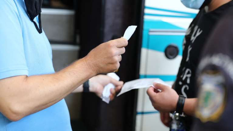 &quot;Βροχή&quot; οι παραβάσεις από εταιρεία ενοικιάσεως αυτοκινήτων και μηχανών στη Μύκονο