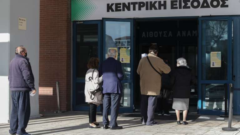 Τρίτη δόση εμβολίου - Κοντογεώργης: Σκέψεις να γίνει υποχρεωτική στους άνω των 65