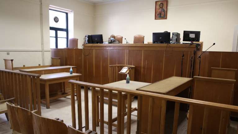 Απόφαση-&quot;βόμβα&quot;: Προσωπικά δεδομένα οι τραπεζικές κινήσεις κάθε συζύγου