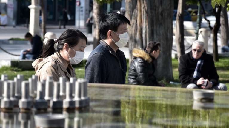 Παπαθανάσης: Πρέπει να μάθουμε να ζούμε με τη μάσκα - Ερχονται αυστηροί έλεγχοι