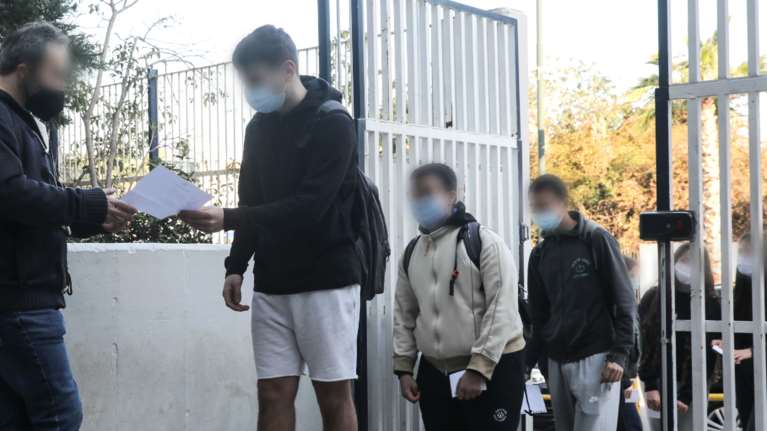 Πώς ανοίγουν τα σχολεία από Δευτέρα: Από σήμερα τα self test στα φαρμακεία - Οι τελευταίες οδηγίες [ΚΥΑ]