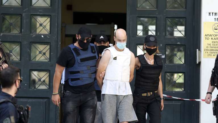 Βιασμός στα Πετραλώνα: Δίωξη για δύο κακουργήματα και δύο πλημμελήματα σε βάρος του 35χρονου