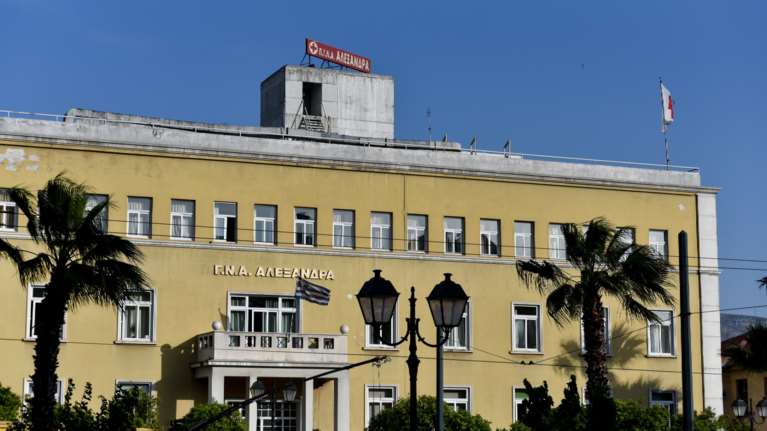 Υπόθεση Παλαιοχριστιανών: Σύλληψη τριών υπαλλήλων ασφαλείας για την αρπαγή του βρέφους από το &quot;Αλεξάνδρα&quot;