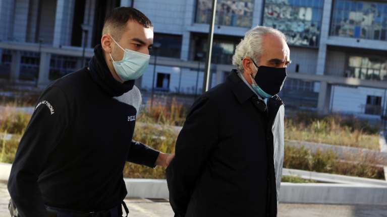 Δίκη ψευτογιατρού: &quot;Η κόρη μας είχε καρκίνο στο κεφάλι και αυτός μας έλεγε ότι &quot;τα λένε οι γιατροί για να παίρνουν μίζες&quot;