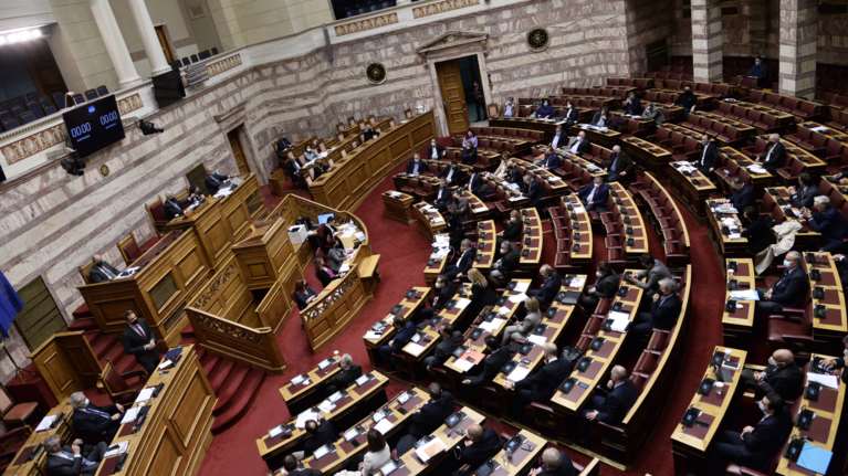 Πρόταση δυσπιστίας: Κορυφώνεται η συζήτηση στη Βουλή - Απόψε η ψηφοφορία [Δείτε live]
