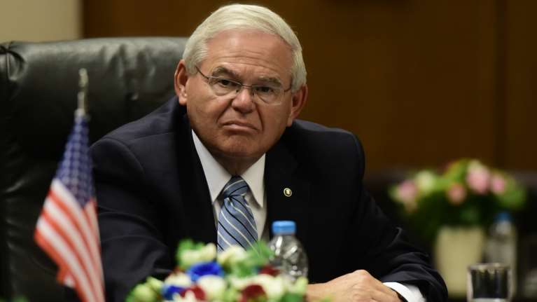 "Φρένο" Μενέντεζ στην πώληση F-16 στην Τουρκία - Οι όροι για S-400 και οι υπερπτήσεις στα ελληνικά νησιά