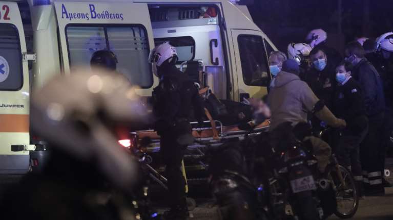 Απίστευτο τροχαίο στην Εθνικό Οδό: Τον σκότωσε μοτοσικλέτα μπροστά στα μάτια της γυναίκας του