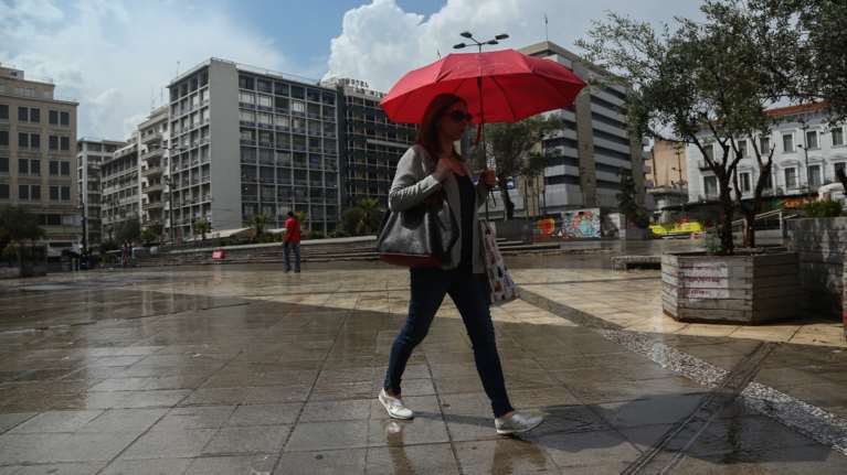 Τοπικές βροχές, νεφώσεις και θερμοκρασίες μέχρι 22 βαθμούς σε όλη τη χώρα