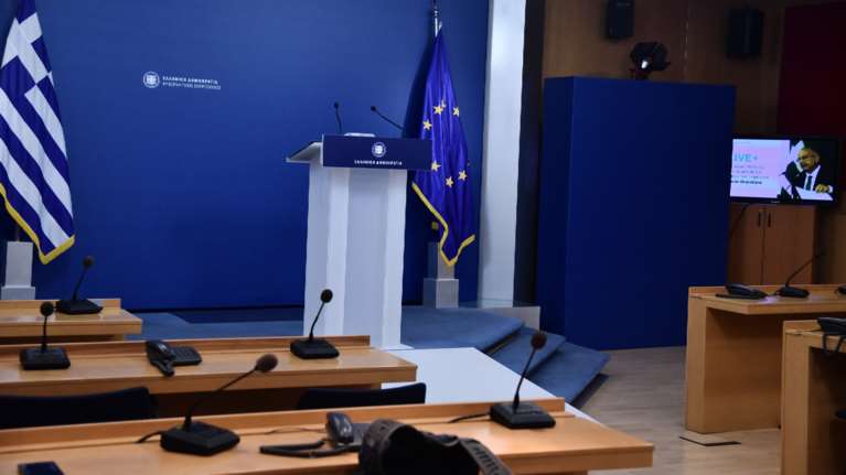 Novartis - Απάντηση κυβερνητικού εκπροσώπου σε Βενιζέλο: Είναι ζήτημα του κ. Ανδρουλάκη το πώς θα χειριστεί το θέμα