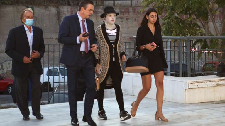 Δίκη για βιτριόλι: &quot;Γυναίκα συνεργός της Κακαράντζουλα&quot; - Παρακολουθούσε με &quot;tracker&quot; τις κινήσεις της Ιωάννας