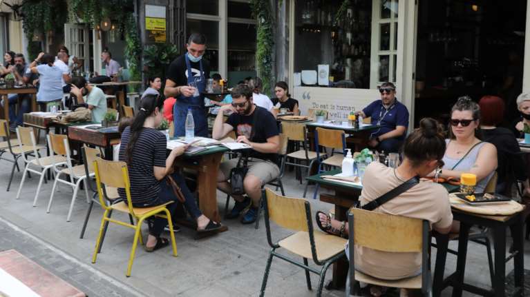 Κορονοϊός: 606 νέα κρούσματα στην Αττική, εκτοξεύτηκε στα 409 η Θεσσαλονίκη - Τριψήφια σε Κρήτη και Λάρισα