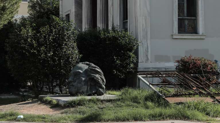 Πολυτεχνείο: Κομματικός καυγάς εν μέσω πανδημίας - Ώρα ευθύνης για τις πολιτικές δυνάμεις