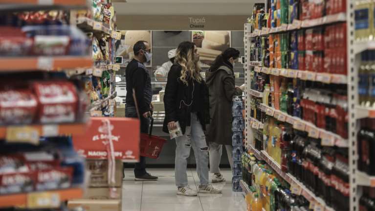 Πλαφόν σε καύσιμα, τρόφιμα και φάρμακα έως και τον Ιούνιο - Αναλυτικά η τροπολογία που κατατέθηκε