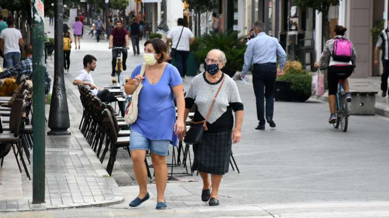 Κορονοϊός - Πέτσας: Δεν εξετάζεται απαγόρευση κυκλοφορίας στην Ελλάδα [γραφήματα]