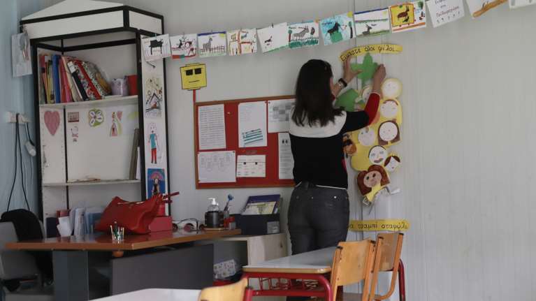 Κανονικότητα φάση 5: Ανοίγουν δημοτικά σχολεία, ξενοδοχεία και δικαστήρια - Μειωμένος ΦΠΑ 13% σε εισιτήρια-καφέ