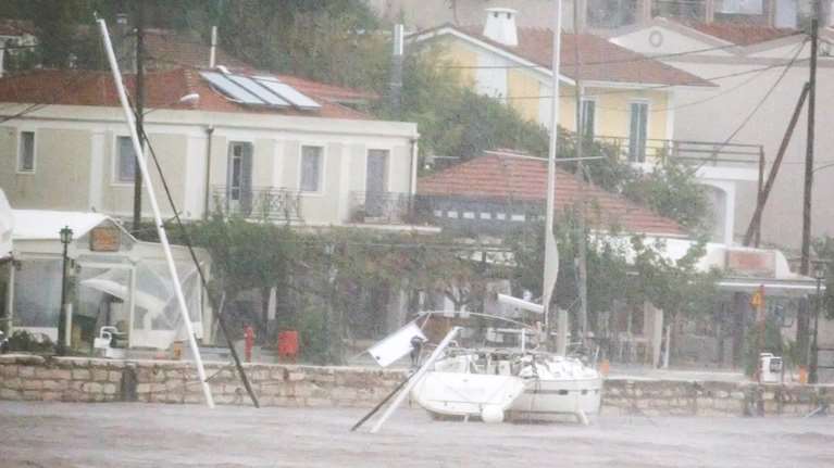 Κακοκαιρία Ιανός: Σε κατάσταση έκτακτης ανάγκης Κεφαλονιά, Ζάκυνθος και Ιθάκη