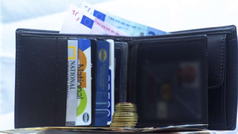 Κατώτατος μισθός: &quot;Κλειδώνει&quot; τις επόμενες μέρες το ποσό της αύξησης - Σε ισχύ από 1η Απριλίου